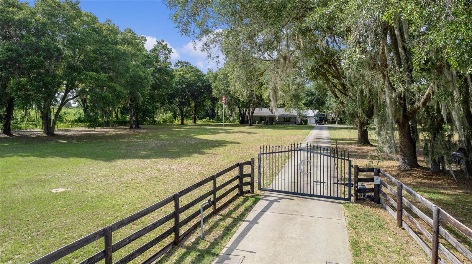 12499 East Highway 25, Ocklawaha, FL 32179