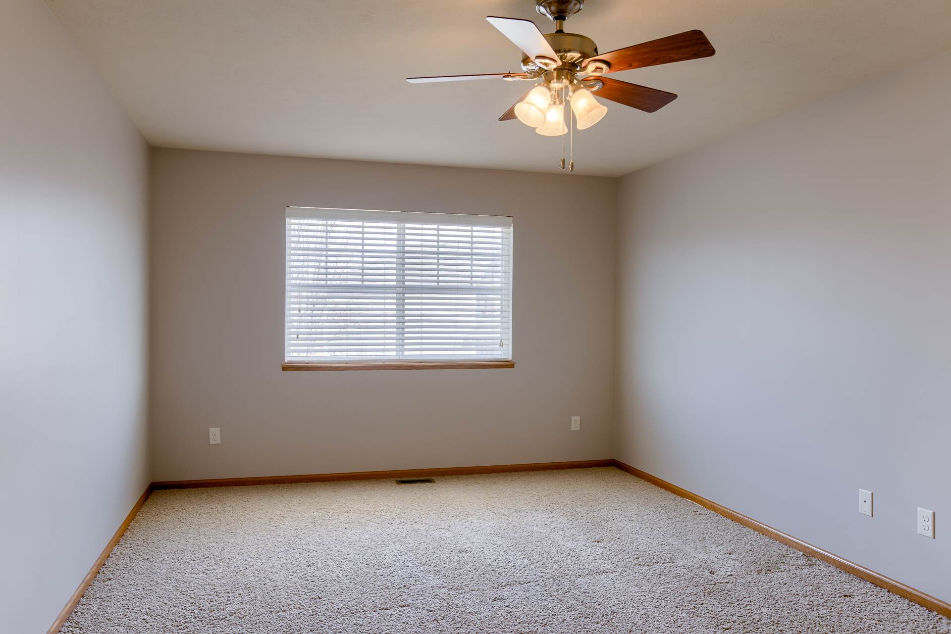 17505 Seward Plaza, Omaha, NE 68118