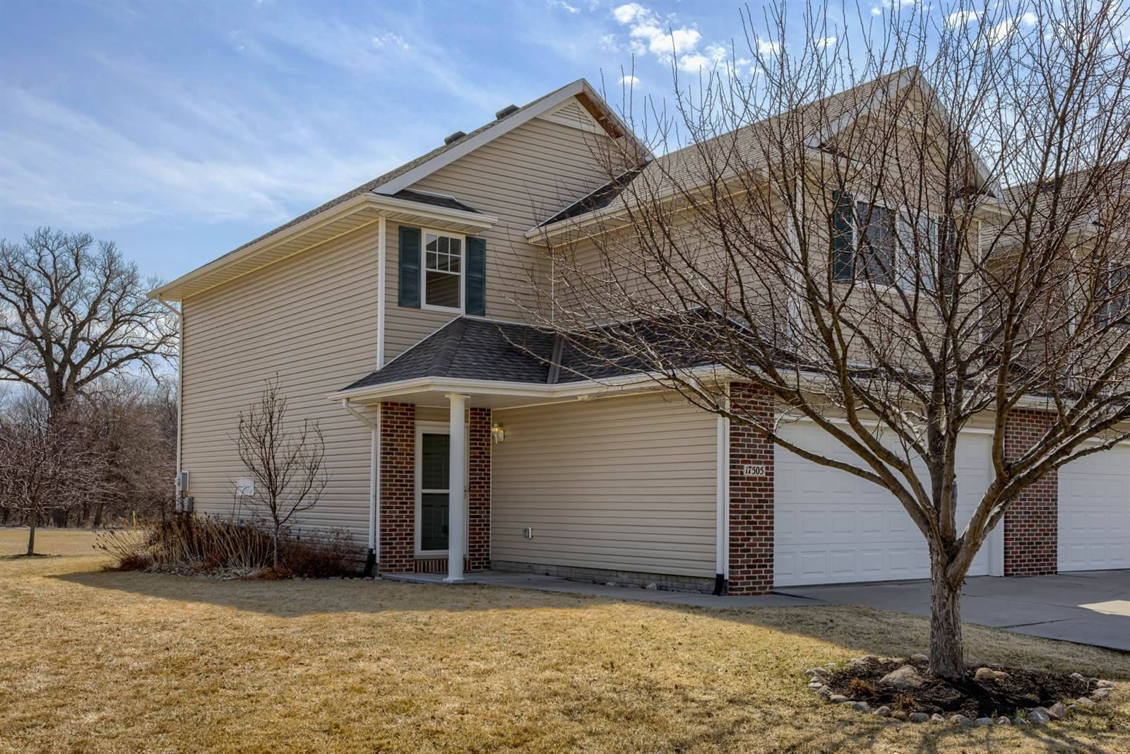 17505 Seward Plaza, Omaha, NE 68118