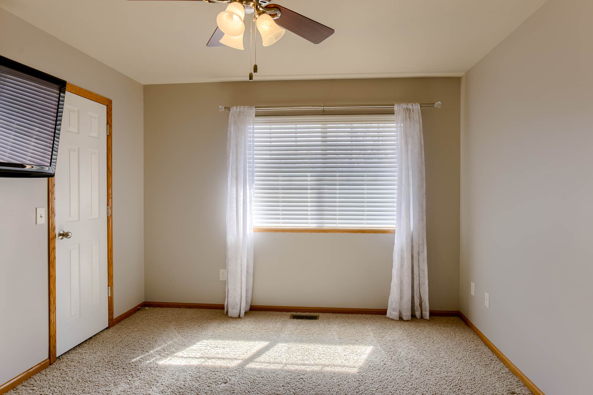 17505 Seward Plaza, Omaha, NE 68118