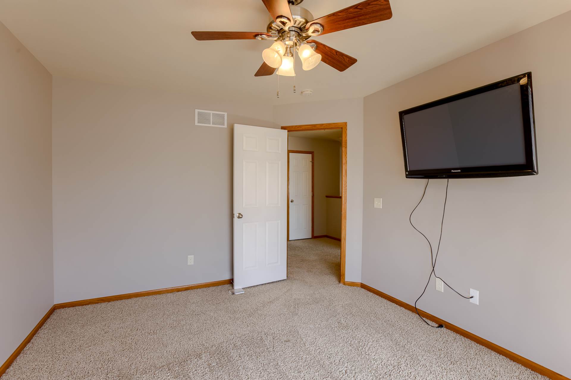 17505 Seward Plaza, Omaha, NE 68118