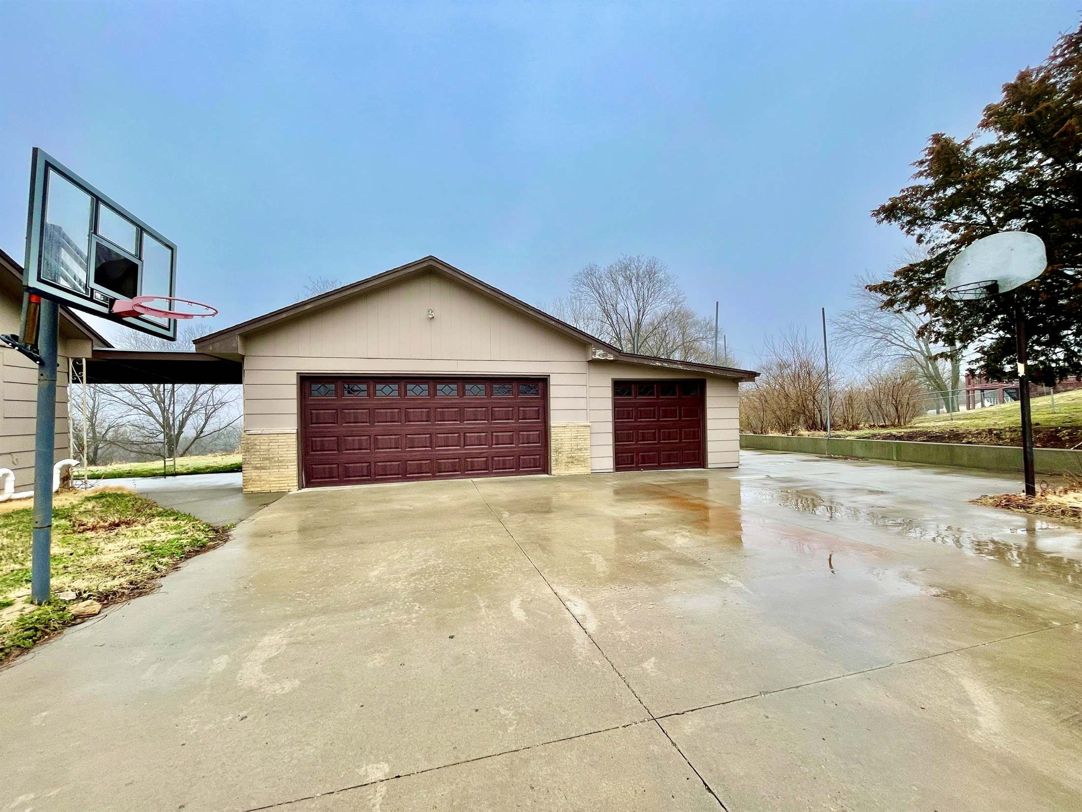 4428 SW Wanamaker Rd, Topeka, KS 66610