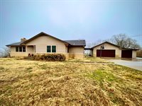 4428 SW Wanamaker Rd, Topeka, KS 66610