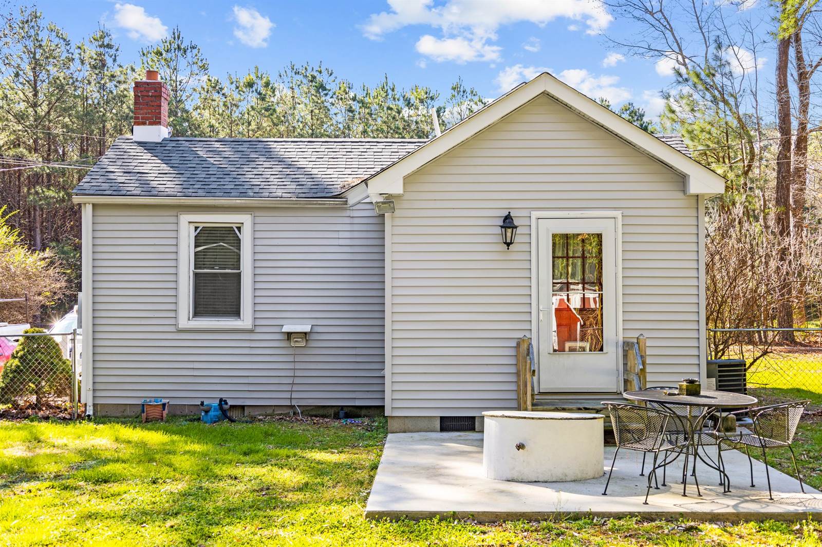 429 Timberneck Rd, Deltaville, VA 23043