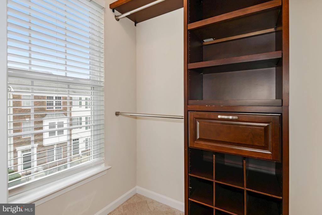 42815 Sykes Terrace, Chantilly, VA 20152