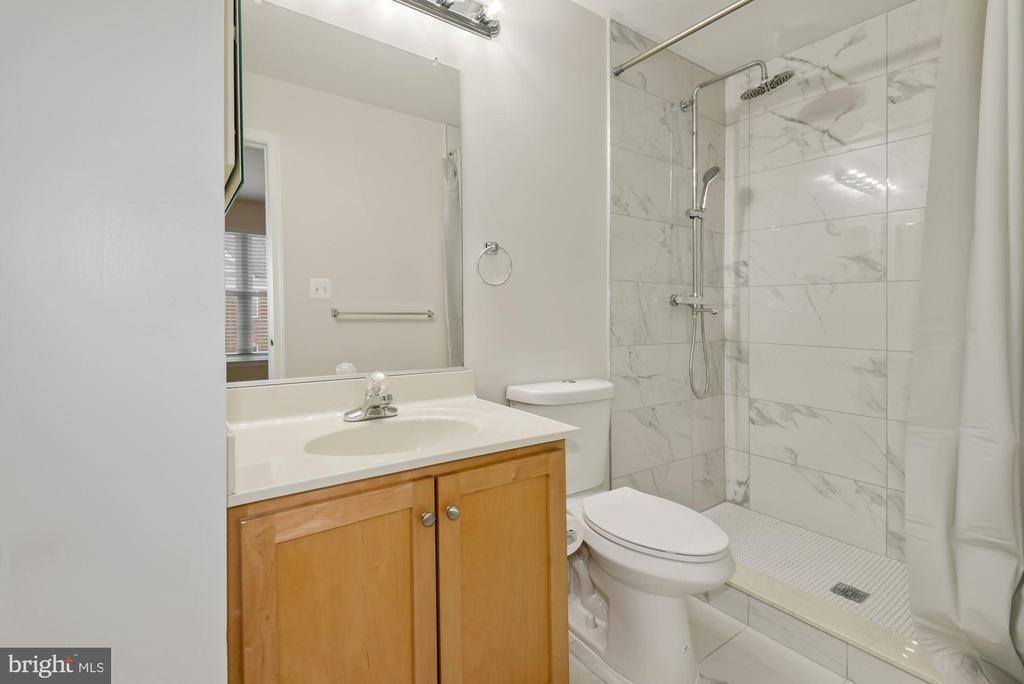 42815 Sykes Terrace, Chantilly, VA 20152