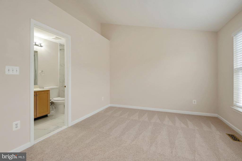 42815 Sykes Terrace, Chantilly, VA 20152