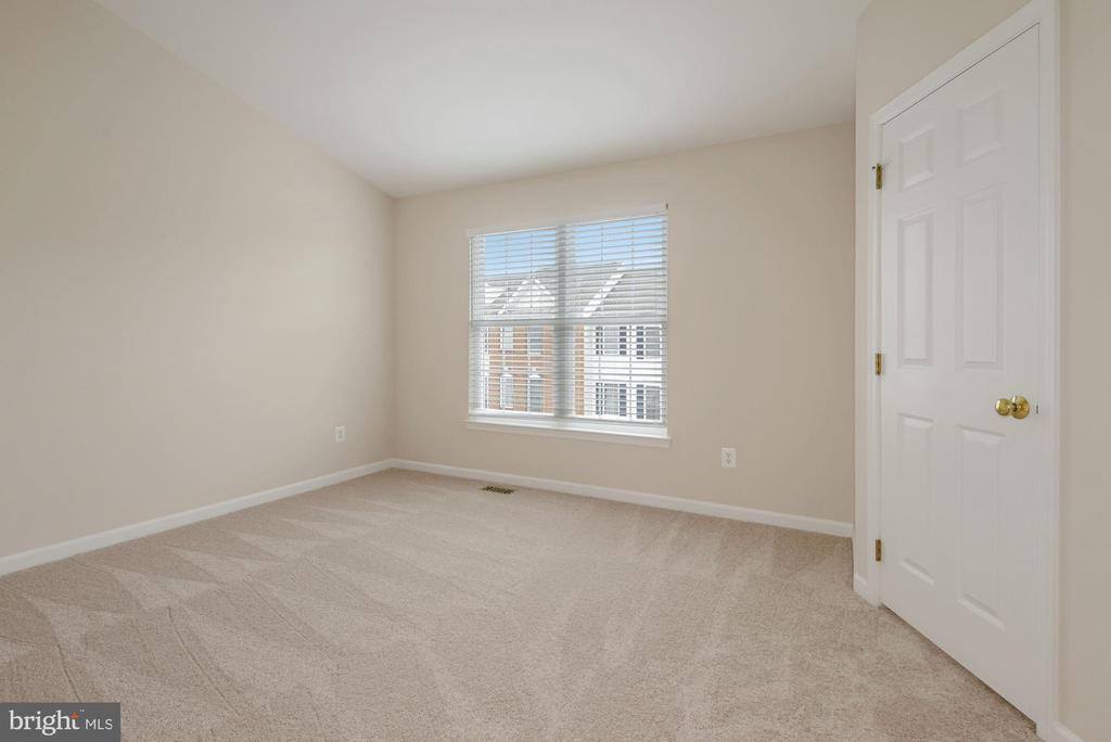 42815 Sykes Terrace, Chantilly, VA 20152