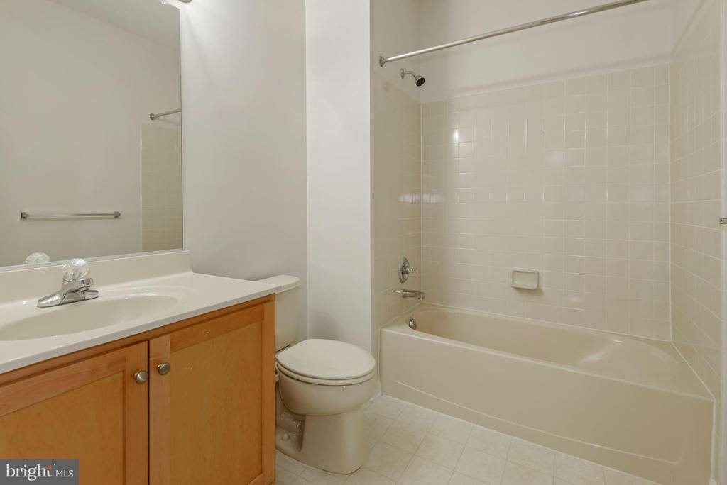 42815 Sykes Terrace, Chantilly, VA 20152