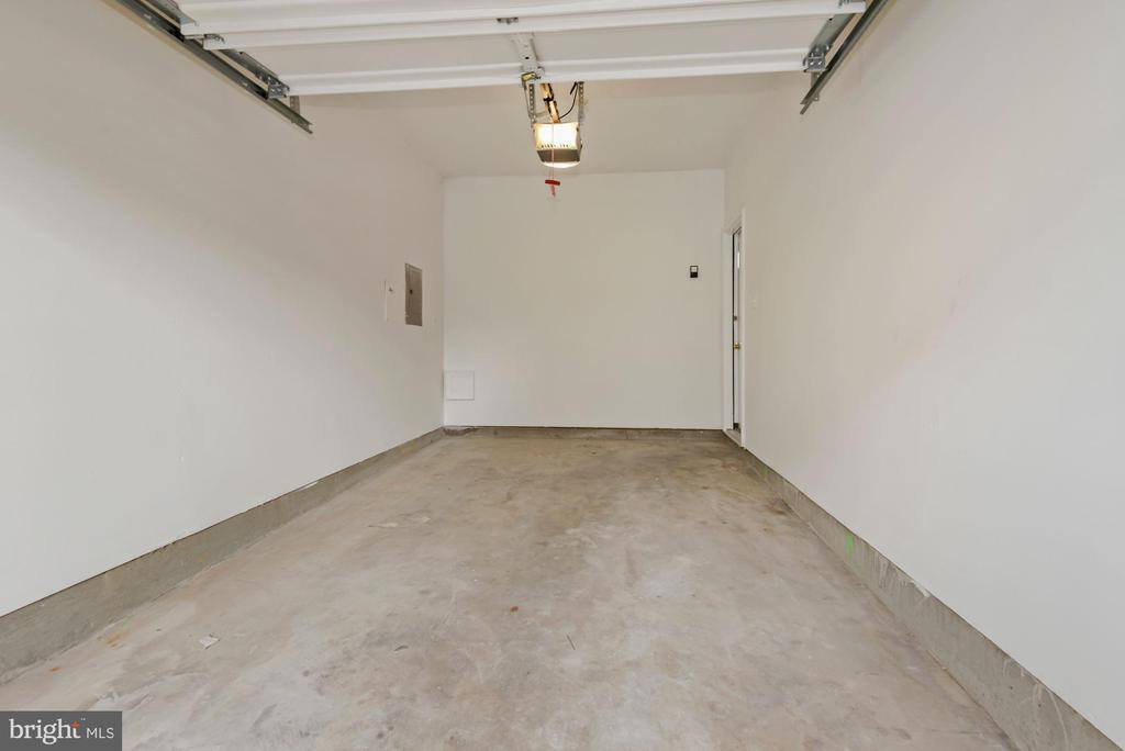 42815 Sykes Terrace, Chantilly, VA 20152