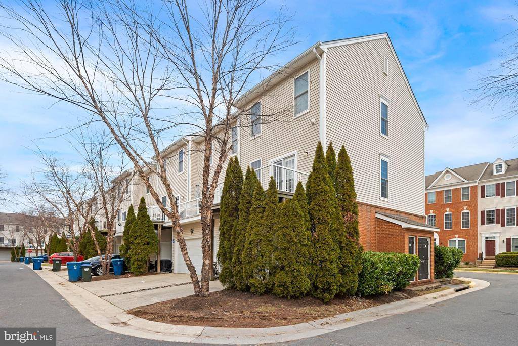 42815 Sykes Terrace, Chantilly, VA 20152