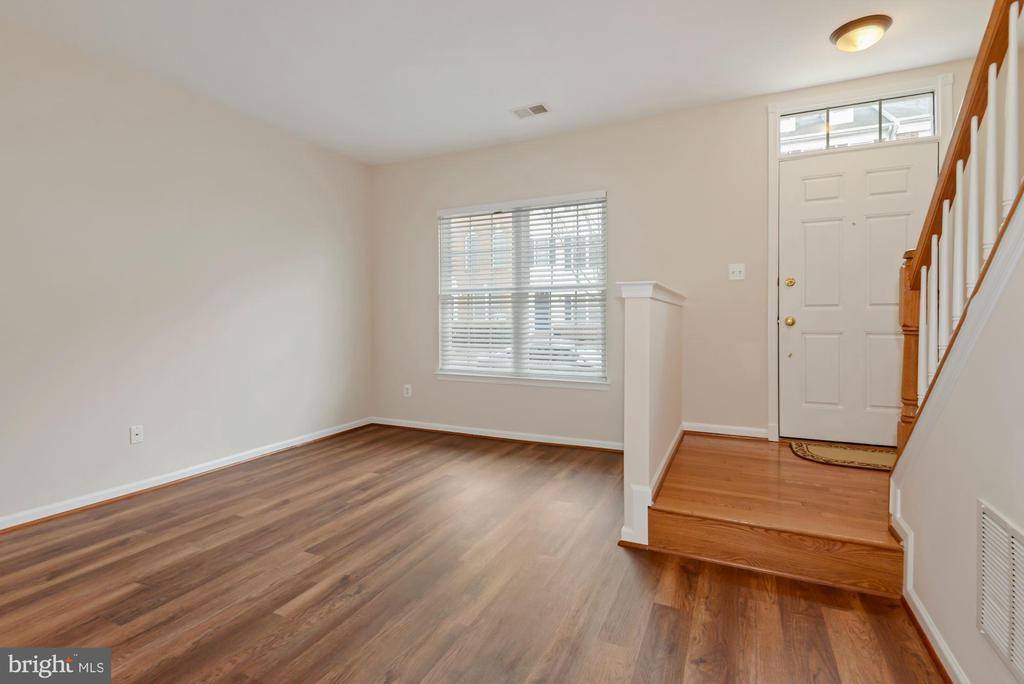 42815 Sykes Terrace, Chantilly, VA 20152