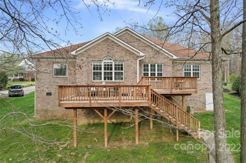 124 Pebble Brook Lane, Mooresville, NC 28117