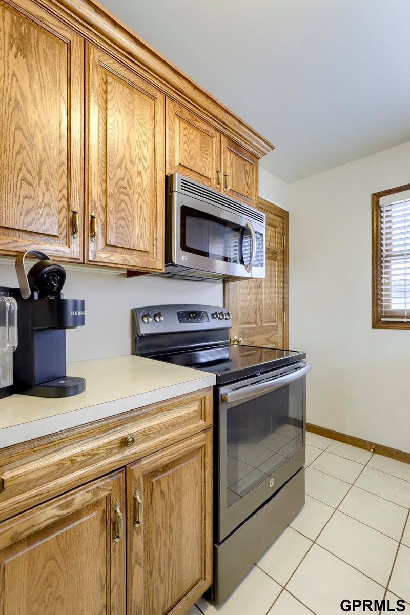 5608 Grover Street, Omaha, NE 68106