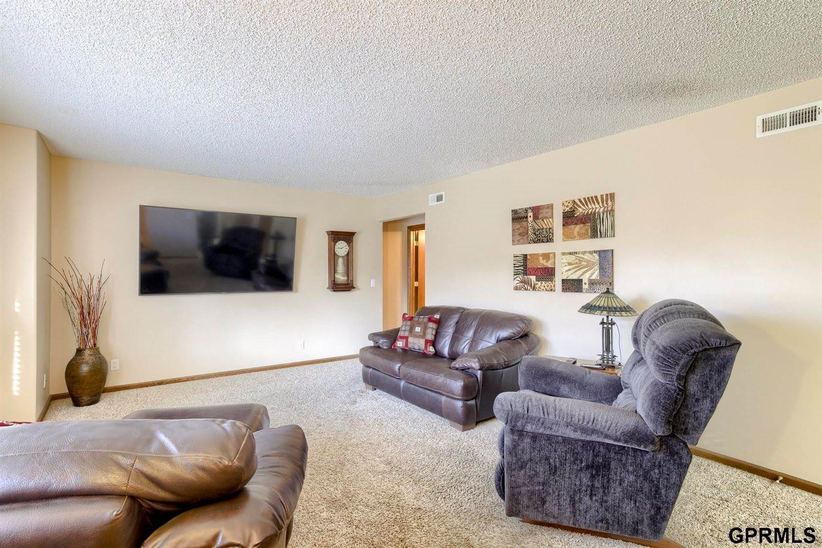 5608 Grover Street, Omaha, NE 68106