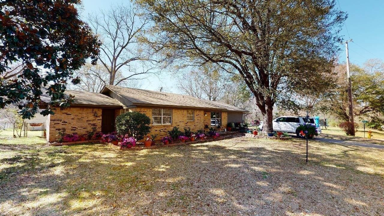 709 Austin St, Maud, TX 75567