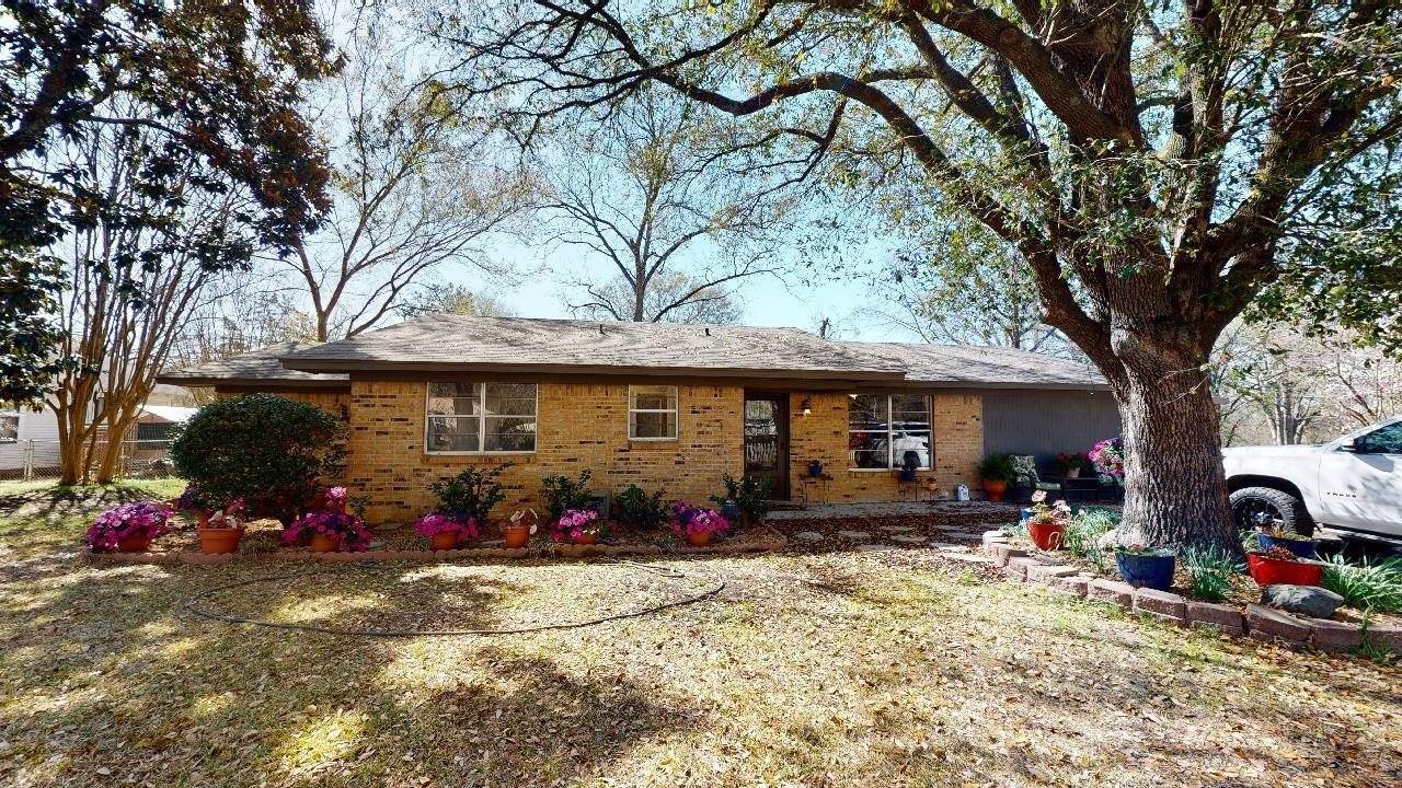 709 Austin St, Maud, TX 75567