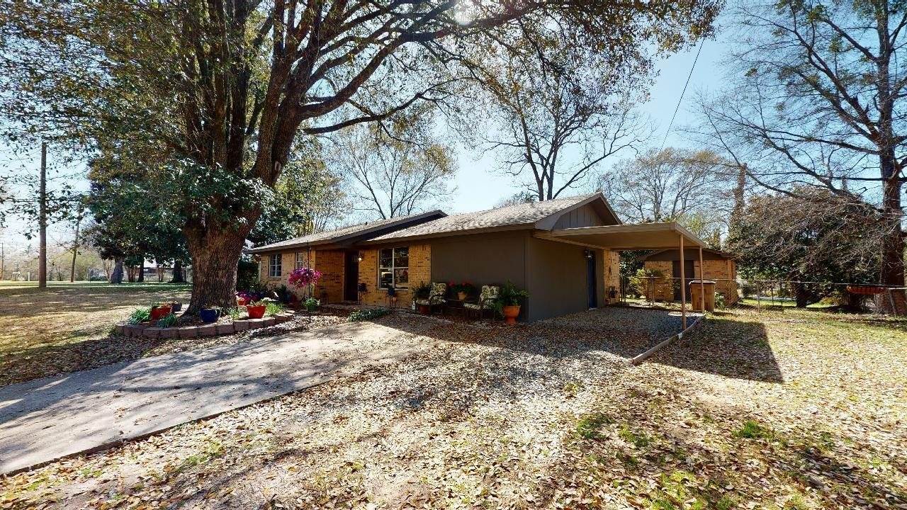 709 Austin St, Maud, TX 75567