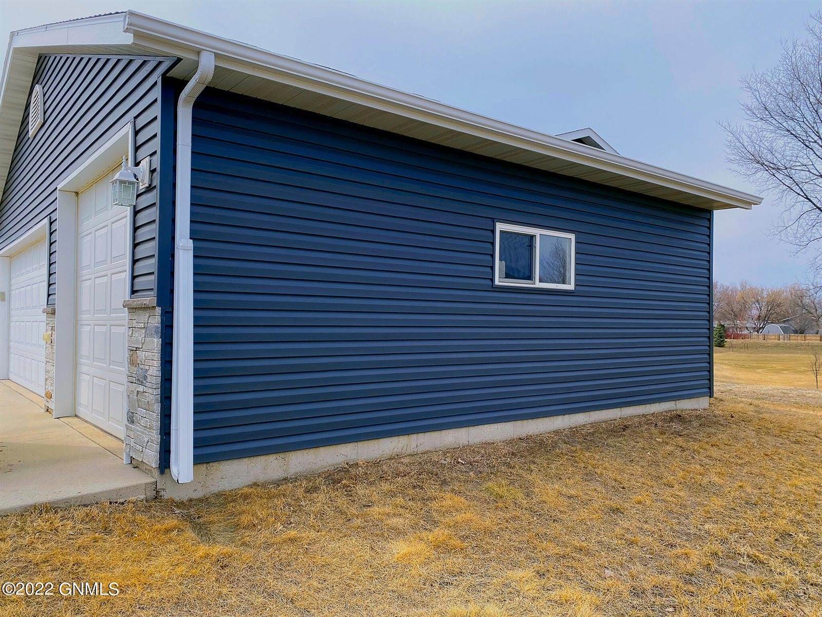 66 Haywood Drive, Lincoln, ND 58504