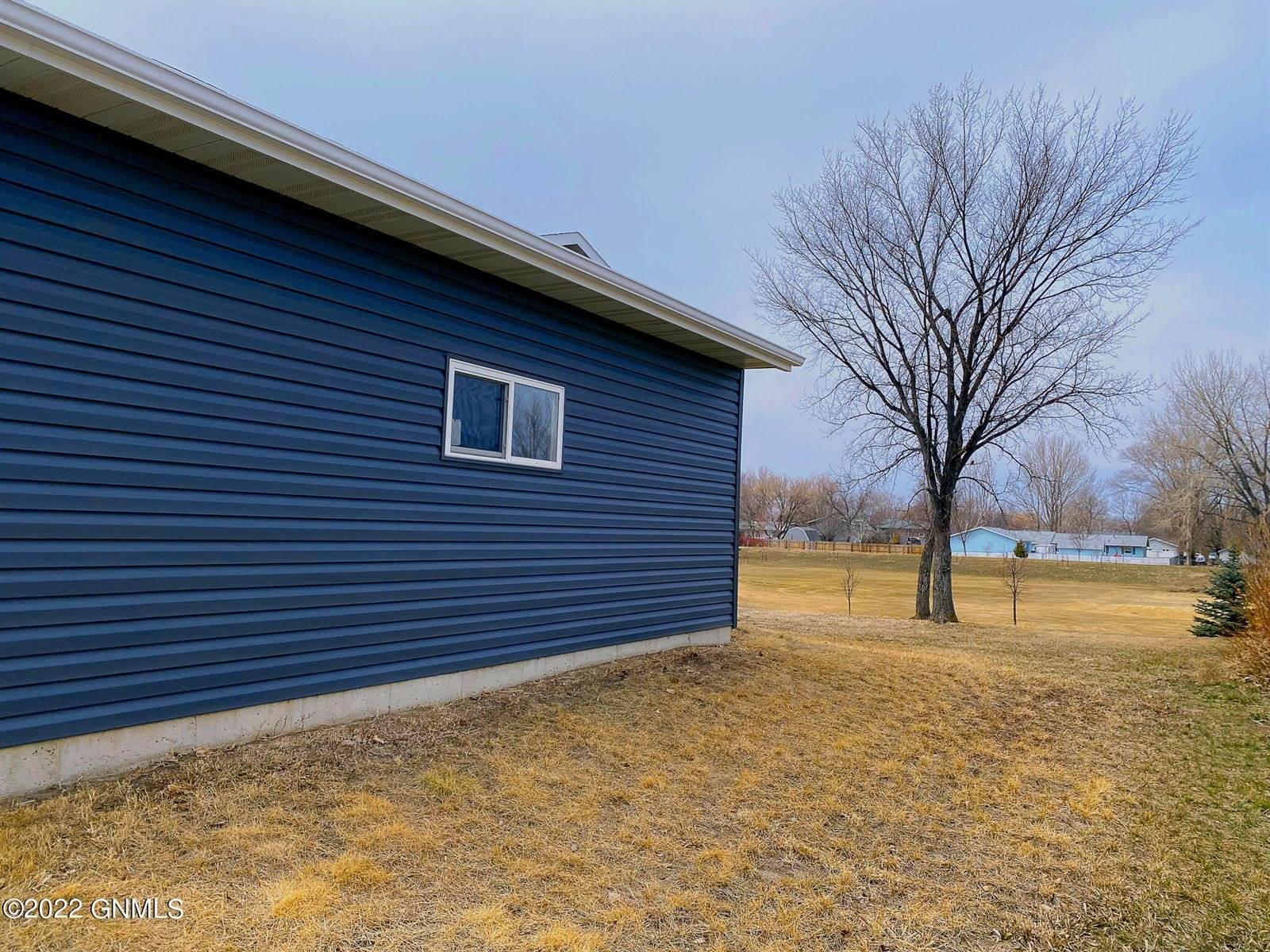 66 Haywood Drive, Lincoln, ND 58504