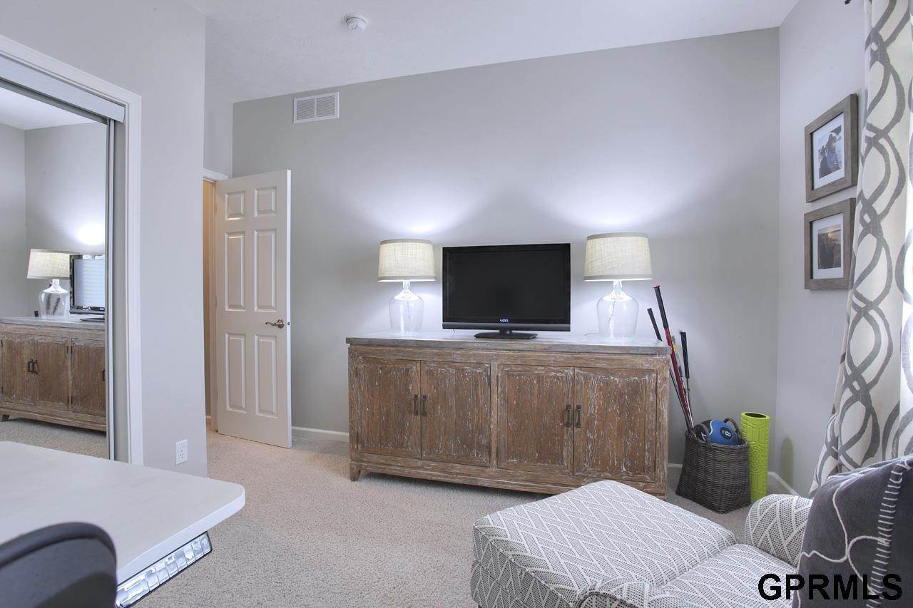 5714 S 173 Street, Omaha, NE 68135