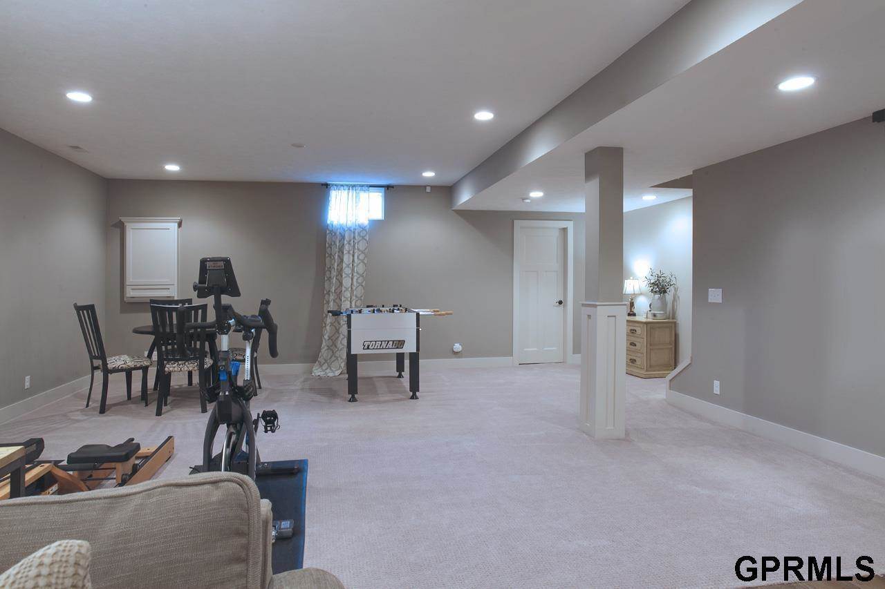 5714 S 173 Street, Omaha, NE 68135