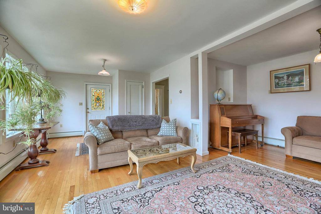 404 East Chocolate Avenue, Hershey, PA 17033