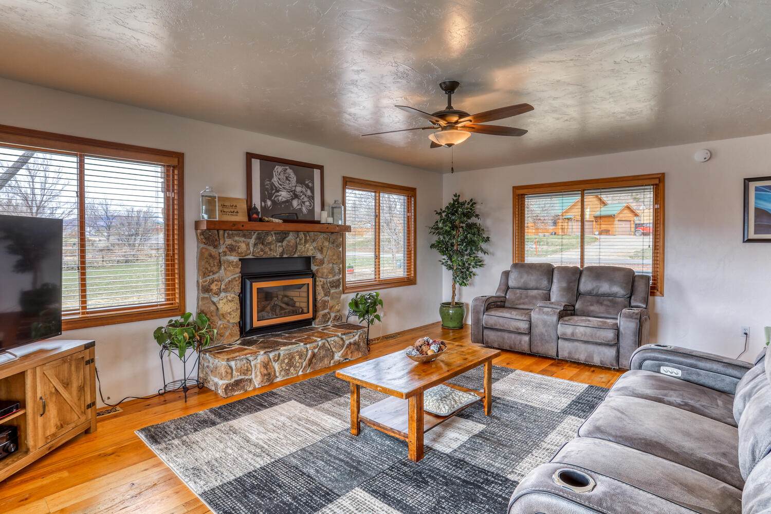 1555 N Mountain View Dr, Bayfield, CO 81122