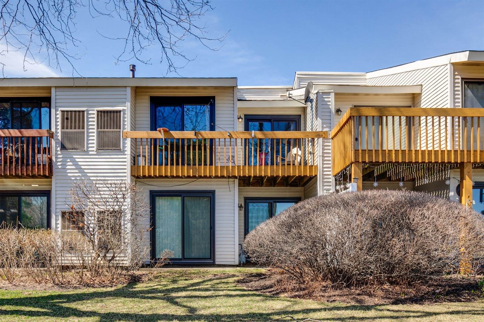 931 Market Court, Vernon Hills, IL 60061