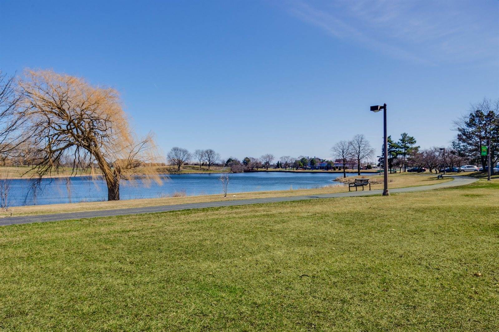 931 Market Court, Vernon Hills, IL 60061