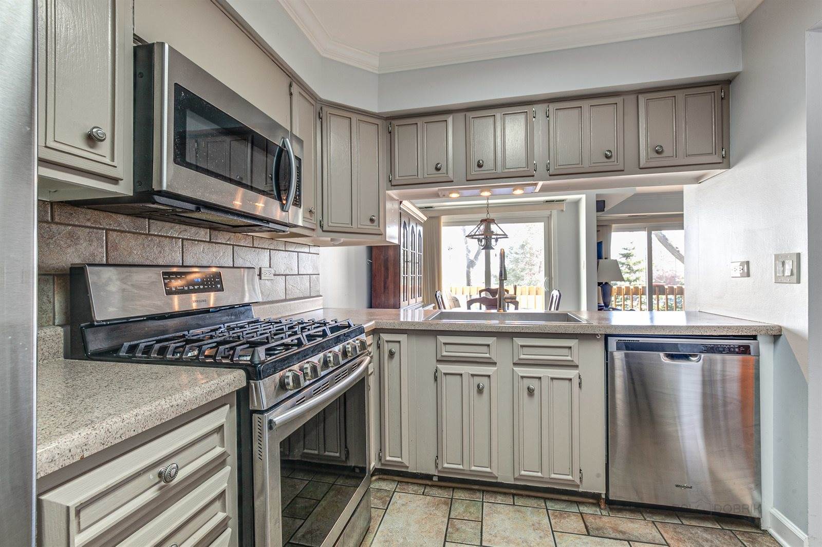 931 Market Court, Vernon Hills, IL 60061