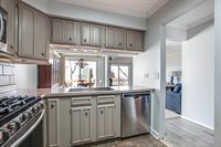 931 Market Court, Vernon Hills, IL 60061