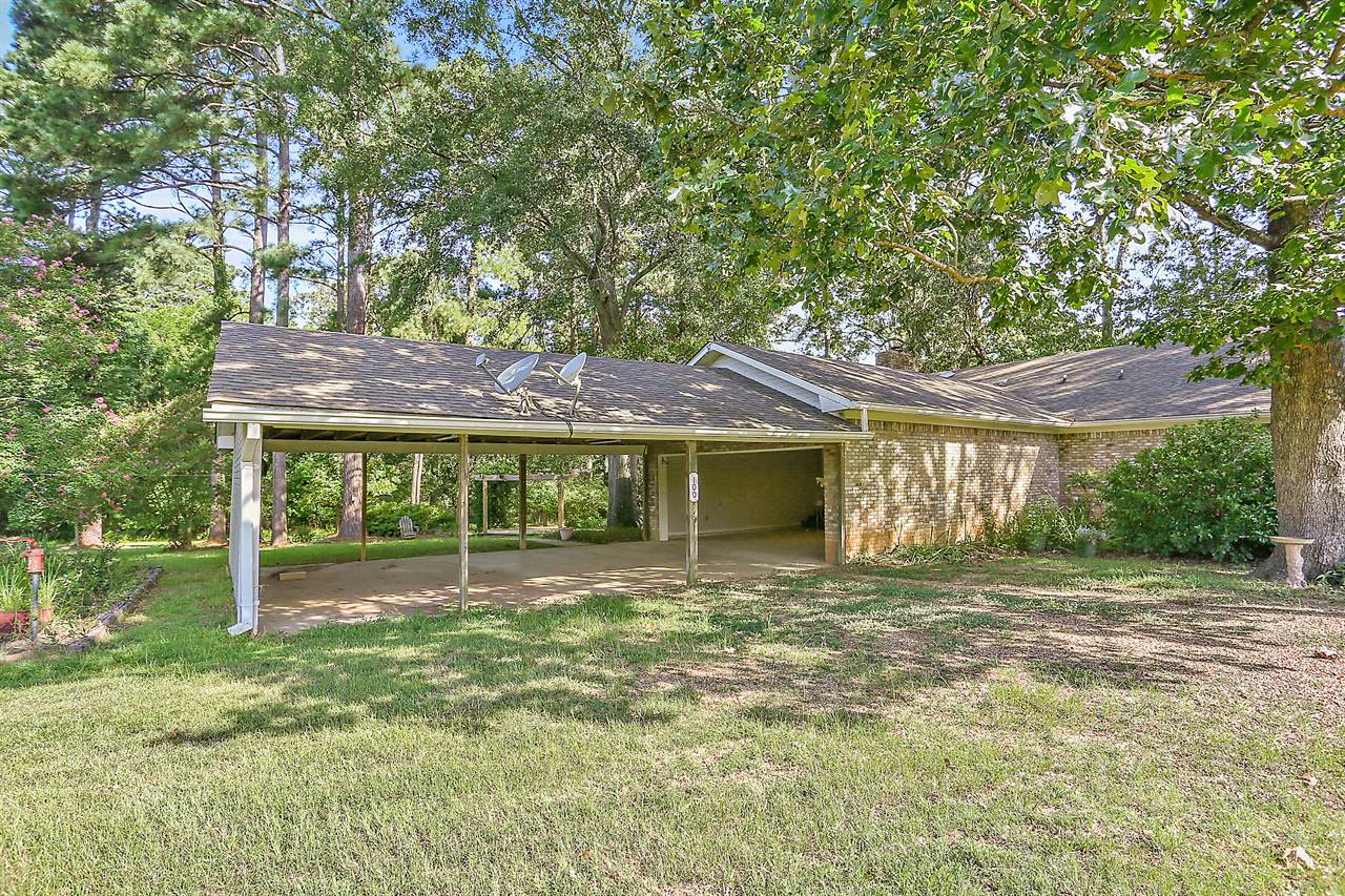 100 Hackamore Ln, Brandon, MS 39047