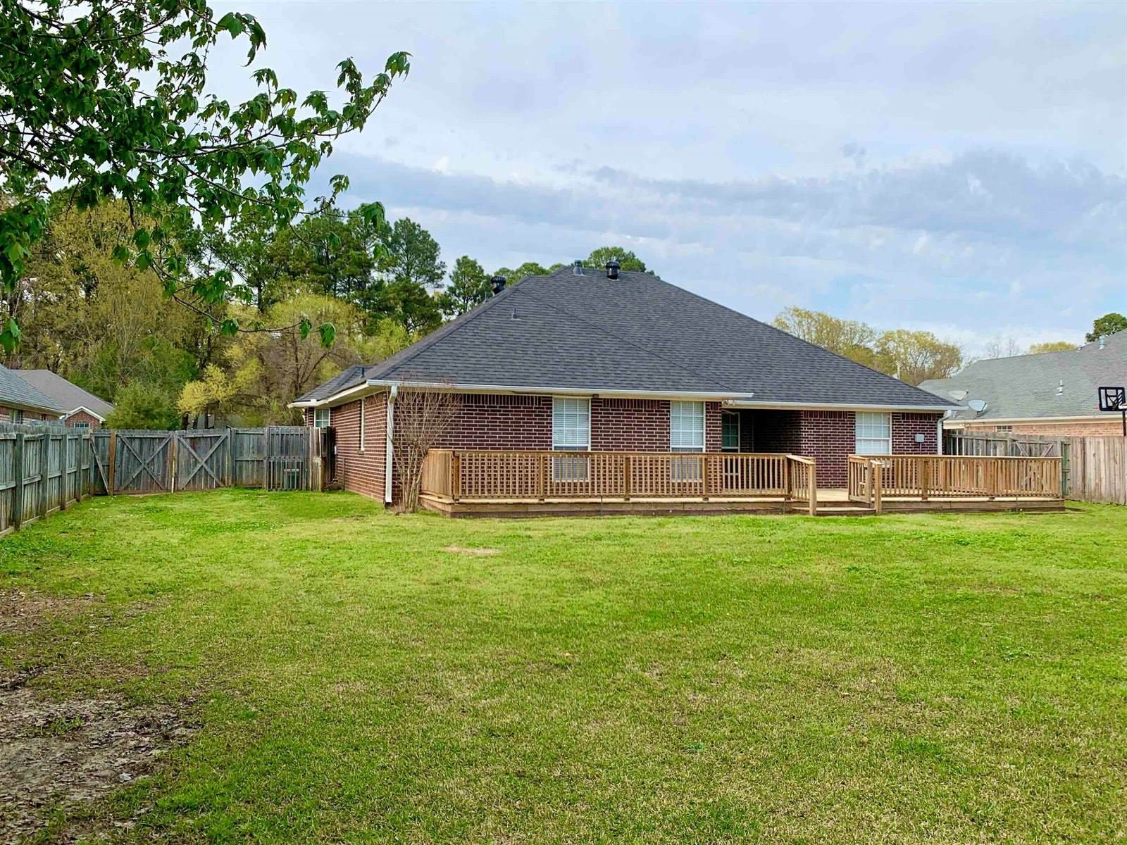 5803 Meadowland Dr., Texarkana, TX 75503