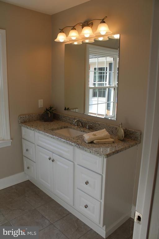 37 Cooper Tomlinson Road, Medford, NJ 08055