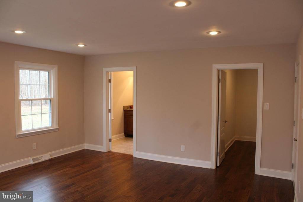 37 Cooper Tomlinson Road, Medford, NJ 08055