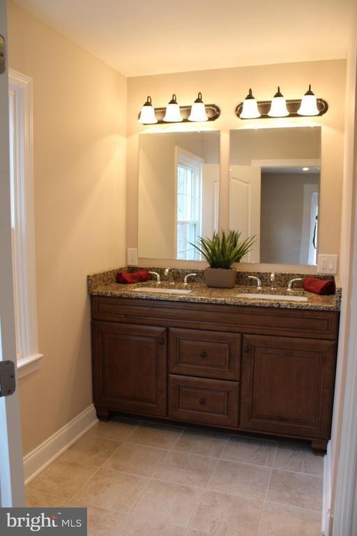 37 Cooper Tomlinson Road, Medford, NJ 08055