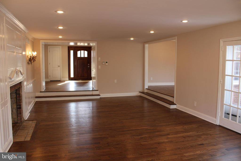 37 Cooper Tomlinson Road, Medford, NJ 08055