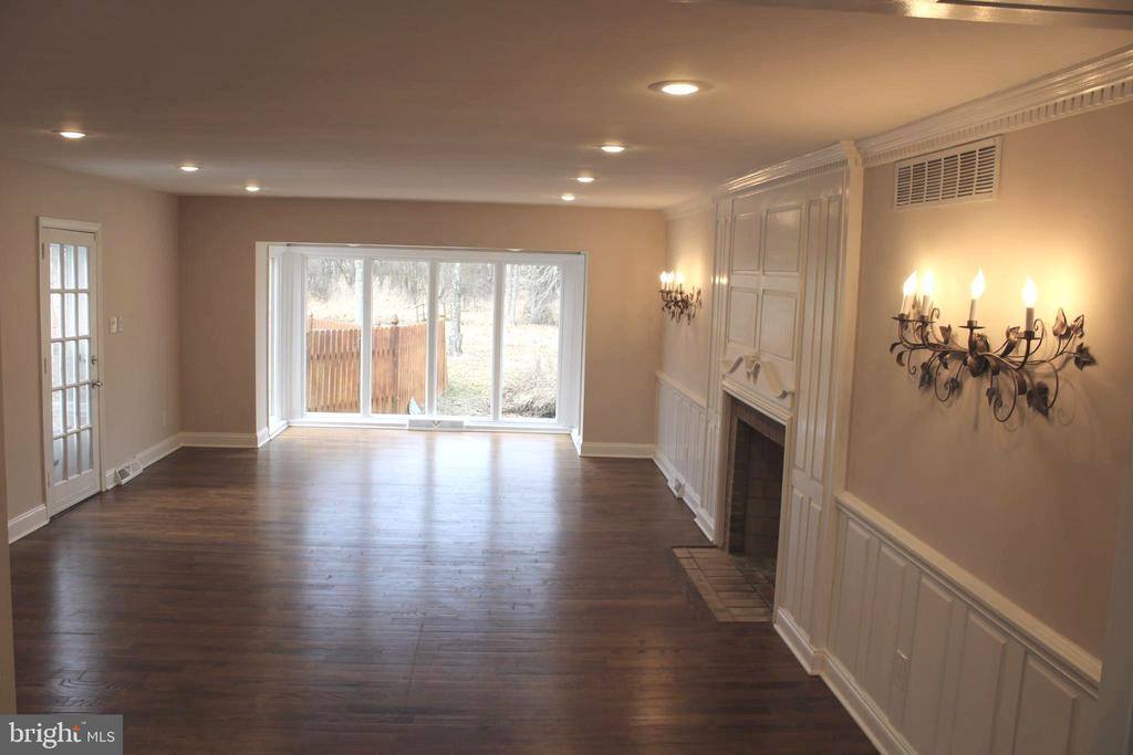 37 Cooper Tomlinson Road, Medford, NJ 08055