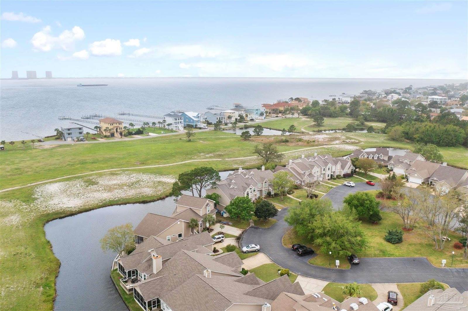 1066 Lionsgate Ln, Gulf Breeze, FL 32563