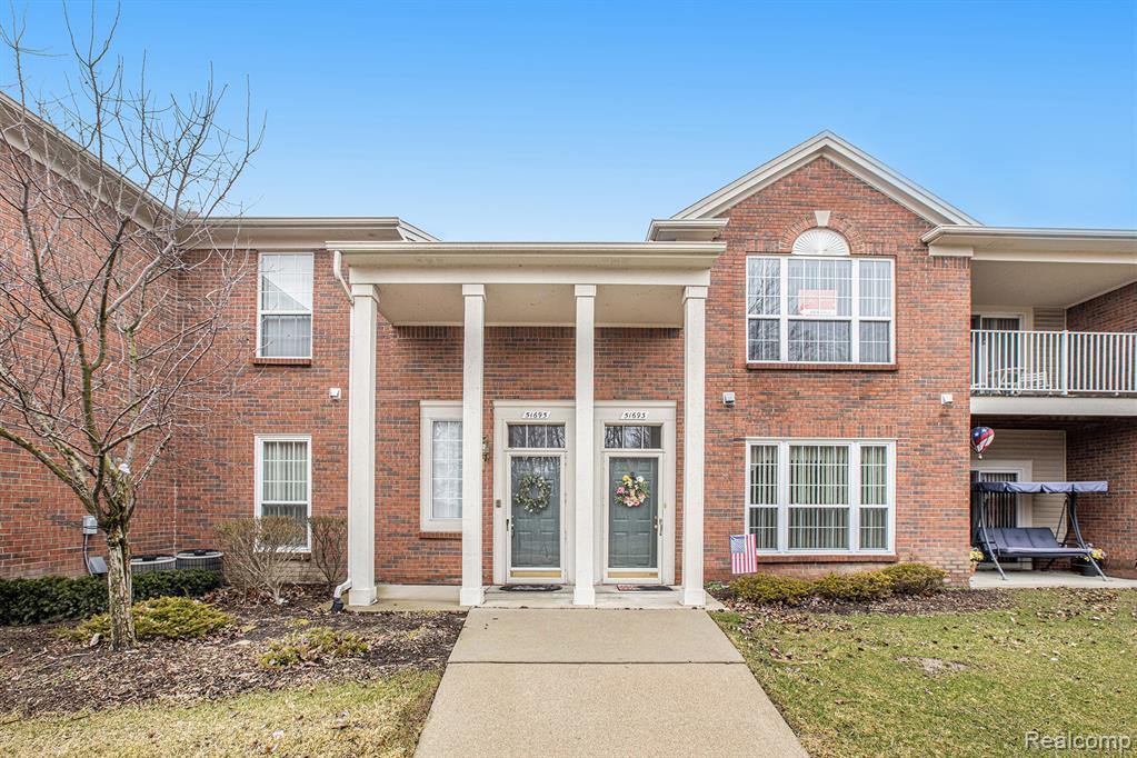 51695 Adler Park Drive West, Chesterfield Township, MI 48051