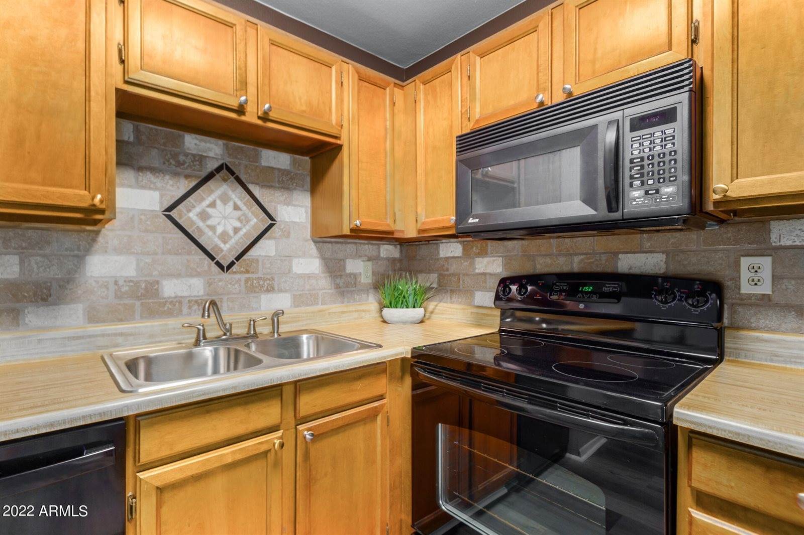 30 East Brown Road, Mesa, AZ 85201