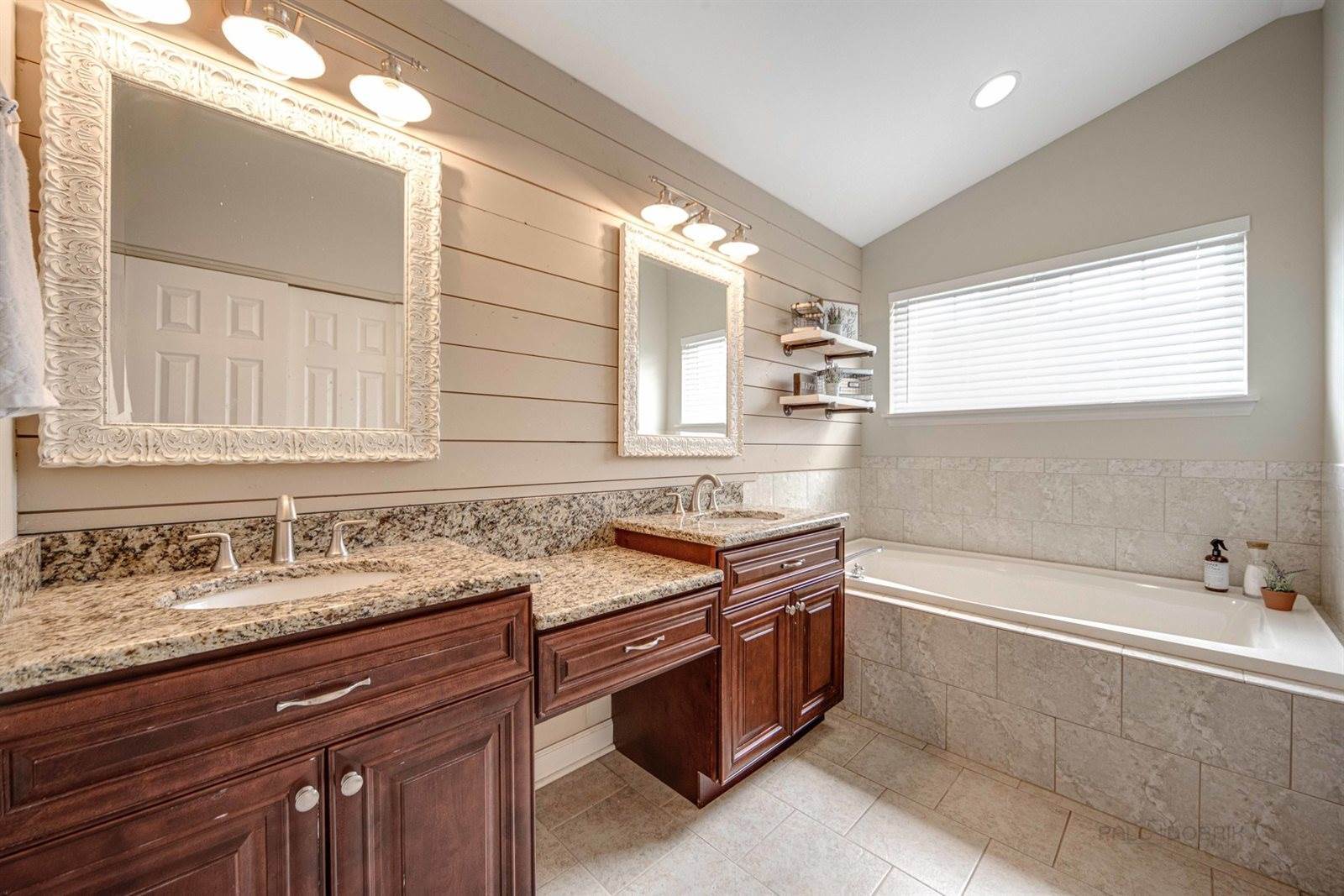 1389 Mayfair Lane, Grayslake, IL 60030