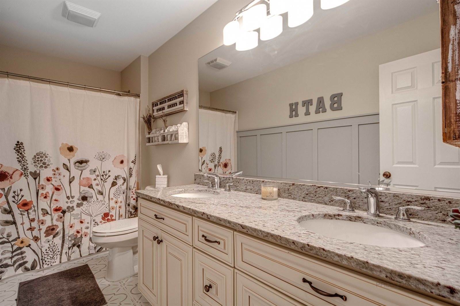 1389 Mayfair Lane, Grayslake, IL 60030