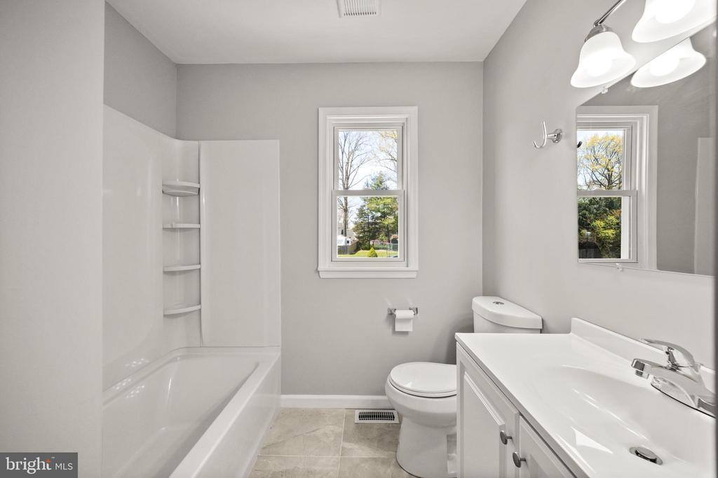 23 Lanford Road, New Castle, DE 19720