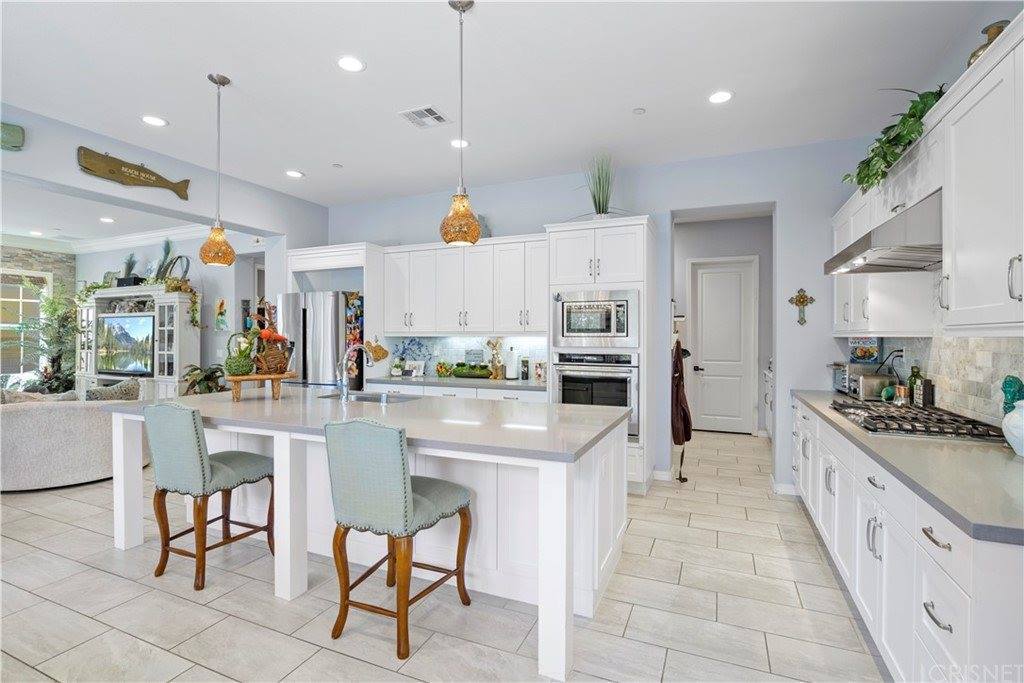 27672 Skylark Lane, Saugus, CA 91350