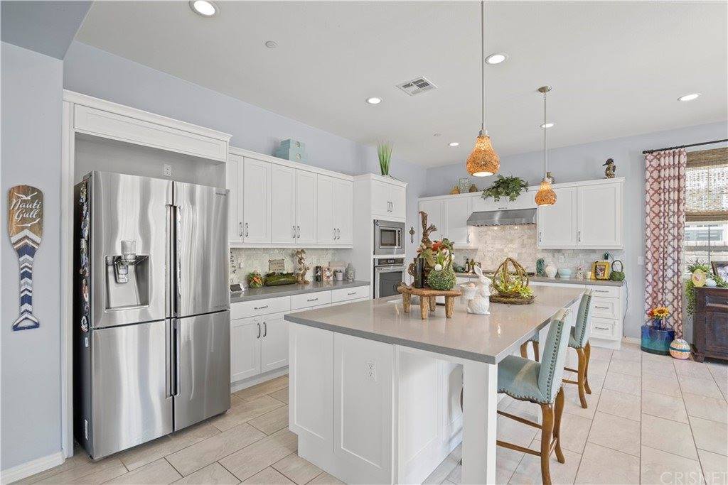 27672 Skylark Lane, Saugus, CA 91350