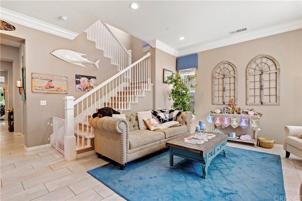 27672 Skylark Lane, Saugus, CA 91350