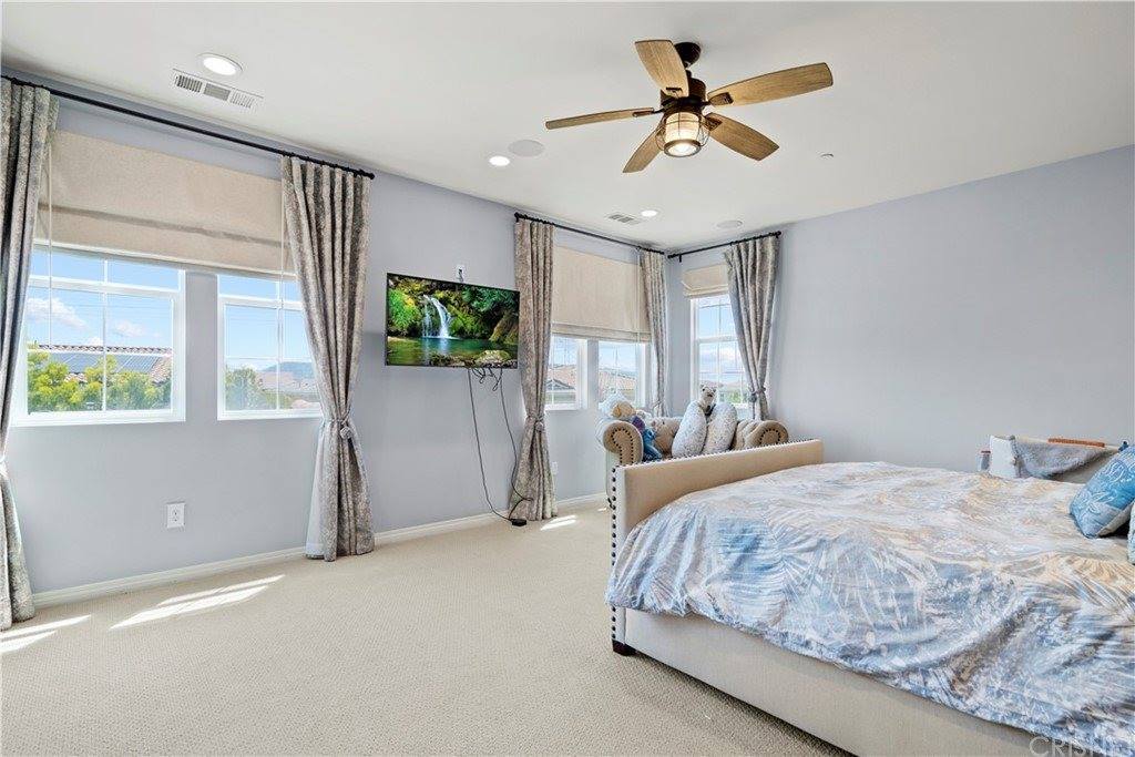 27672 Skylark Lane, Saugus, CA 91350