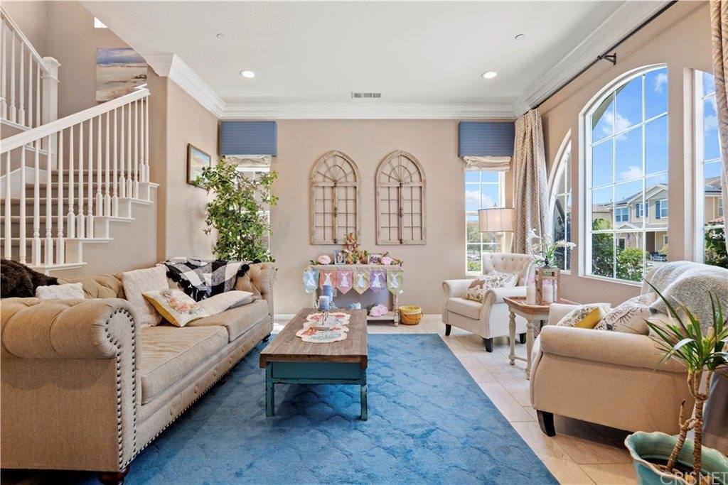 27672 Skylark Lane, Saugus, CA 91350